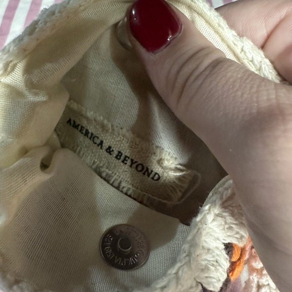 America & Beyond Classic Hand Crochet Long Shoulder Strap Mini Cell Phone Bag - Picture 9 of 12